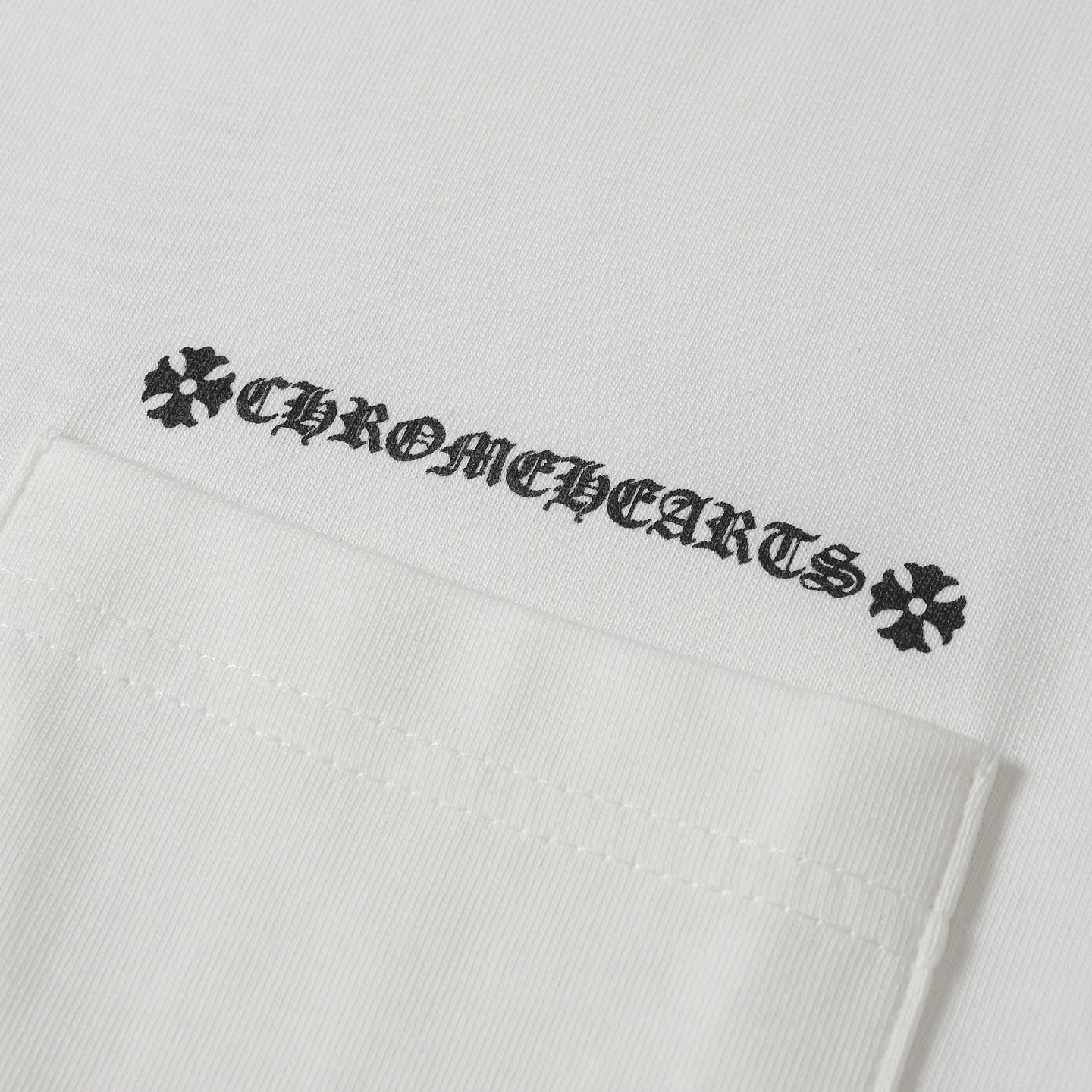 🅿️170 CHROME HEARTS/Chrome Heart CH starry cross printed short-sleeved T-shirt The fabric is made of 280g heavy combed cotton, customized with 32 count 1*1 threads. The ready-made garments are washed twice. The fabric is comfortable and skin-friendly without any strange feeling. Custom-dyed fabrics with high textile density, good drape and not easy to deform. The thick texture and compact spinning process will not affect the breathability of the fabric. The color saturation is very high. Imported digital direct-injection printing technology. A versatile and good-looking short sleeve. The loose fit covers the flesh and looks slim. Color: black, white Size: XS-L